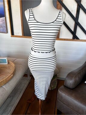 Popular 21 Ribbed Striped Midi Bodycon Dress White & Black Size Medium